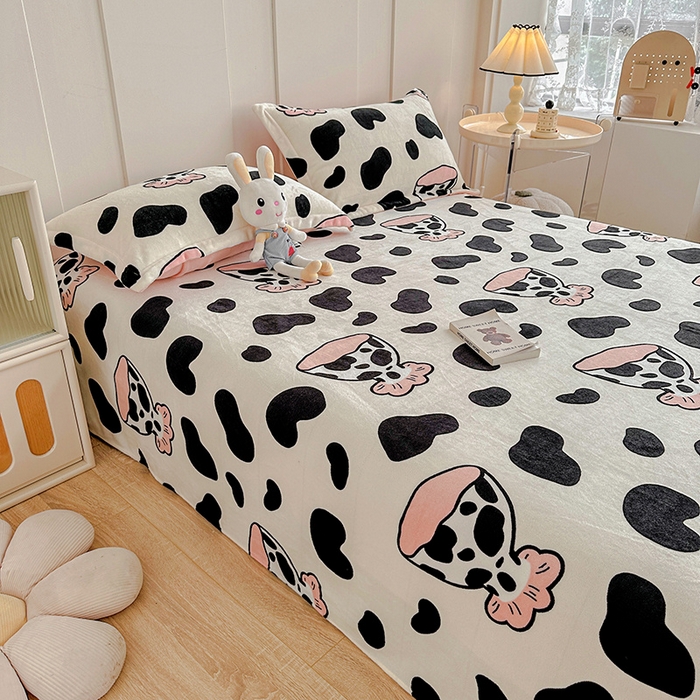 91家纺网 家纺一手货源 找家纺 卡普二店 2024新款牛奶绒印花单床单 奶牛杯