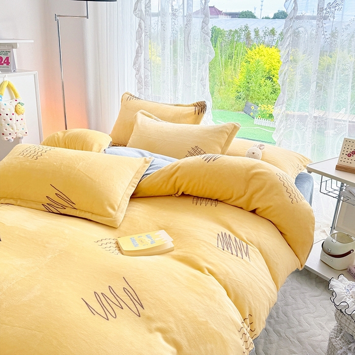 91家纺网 家纺一手货源 找家纺 丫丫家纺 2024新款加厚保暖牛奶绒印花四件套 金色年华