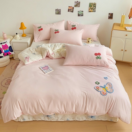 91家纺网 家纺一手货源 找家纺 一霖家纺 2024新款高克重云朵棉毛巾绣印＋绣小清新系列四件套 蝶恋