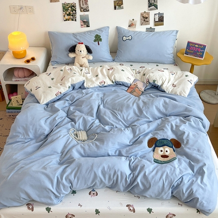 91家纺网 家纺一手货源 找家纺 一霖家纺 2024新款高克重云朵棉毛巾绣印＋绣小清新系列四件套 哈皮犬