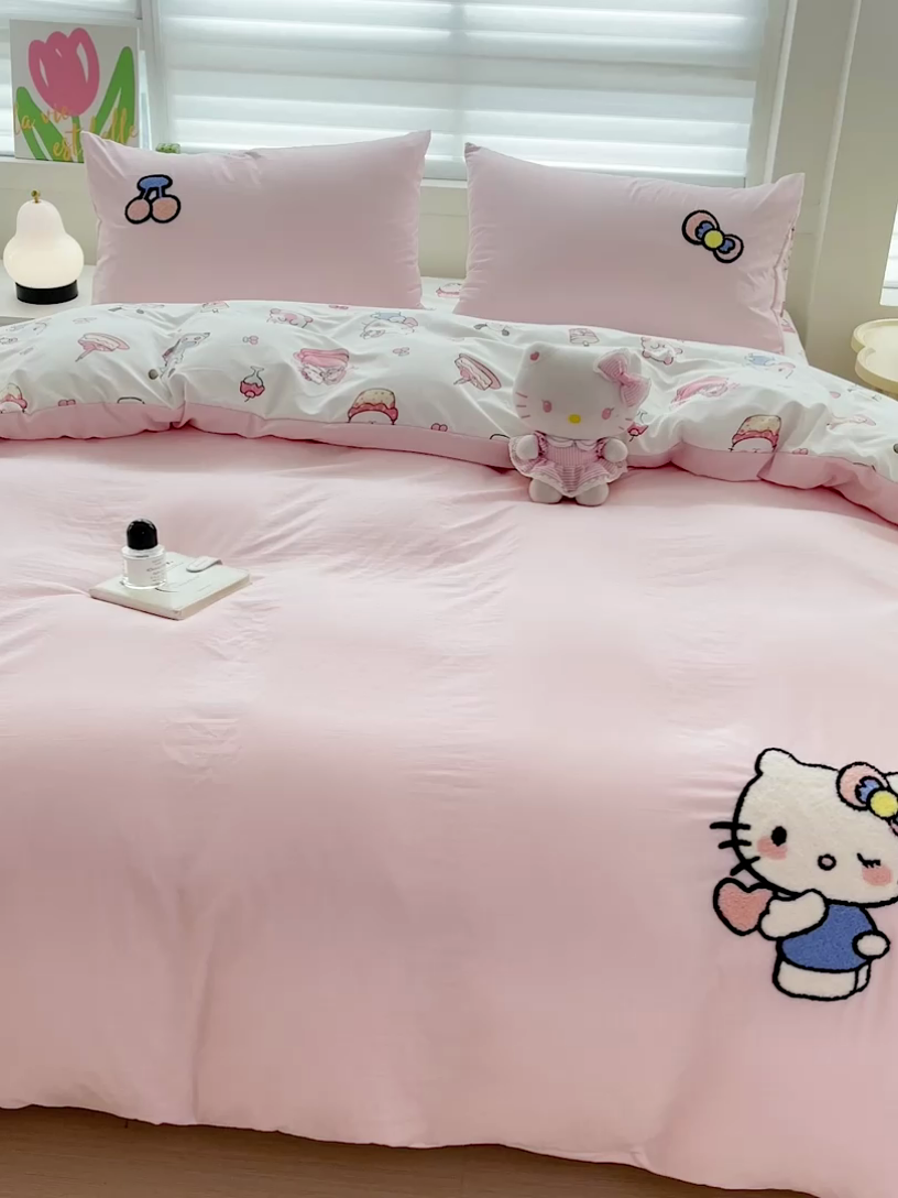 91家纺网 家纺一手货源 找家纺 一霖家纺 2024新款高克重云朵棉毛巾绣印＋绣小清新系列四件套 蛋糕小猫