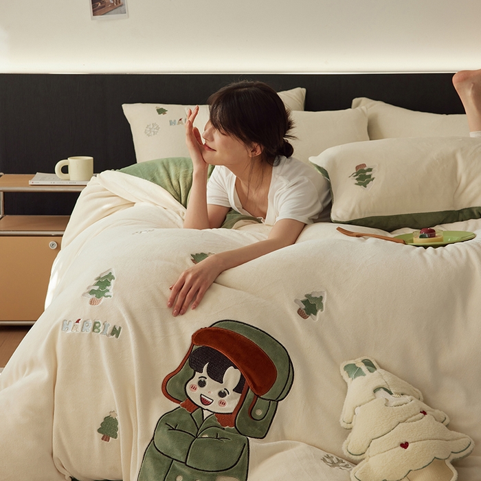 91家纺网 家纺一手货源 找家纺 2024新款牛奶绒立体贴布绣四件套 大衣小土豆