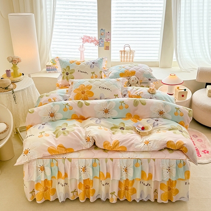 91家纺网 家纺一手货源 找家纺 2024新款芦荟棉双层边夹棉床裙四件套 浅浅花漾