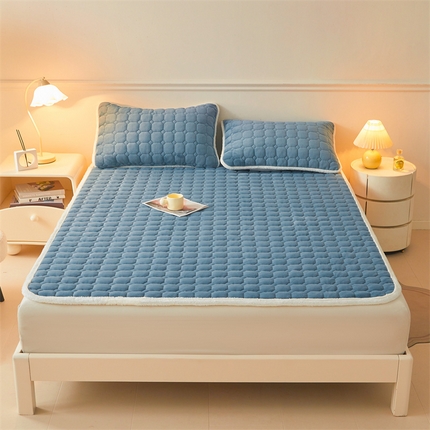 91家纺网 家纺一手货源 找家纺 （总）予梦家纺 2024新款纯色牛奶绒夹棉床褥床护垫-莫甘娜