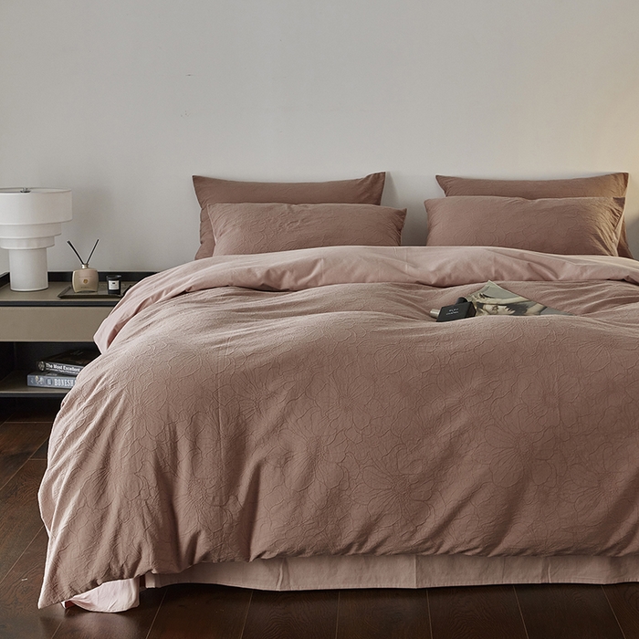 91家纺网 家纺一手货源 找家纺 2024新款全棉色织提花磨毛欧佩斯四件套-场景二 欧佩斯-云霜