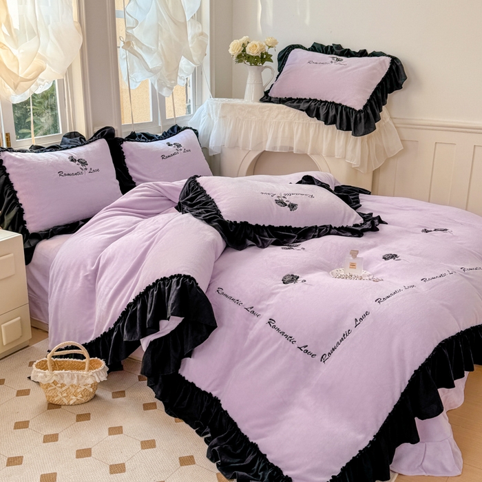 91家纺网 家纺一手货源 找家纺 凯美家居 2024新款法式牛奶绒刺绣四件套-欧雅 场景二 欧雅-浅紫