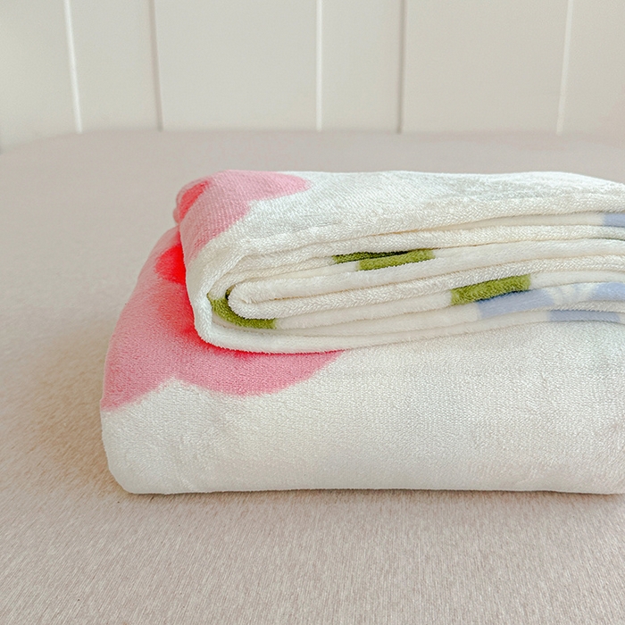 91家纺网 家纺一手货源 找家纺 卡普二店 2024新款牛奶绒印花单床单 花漾