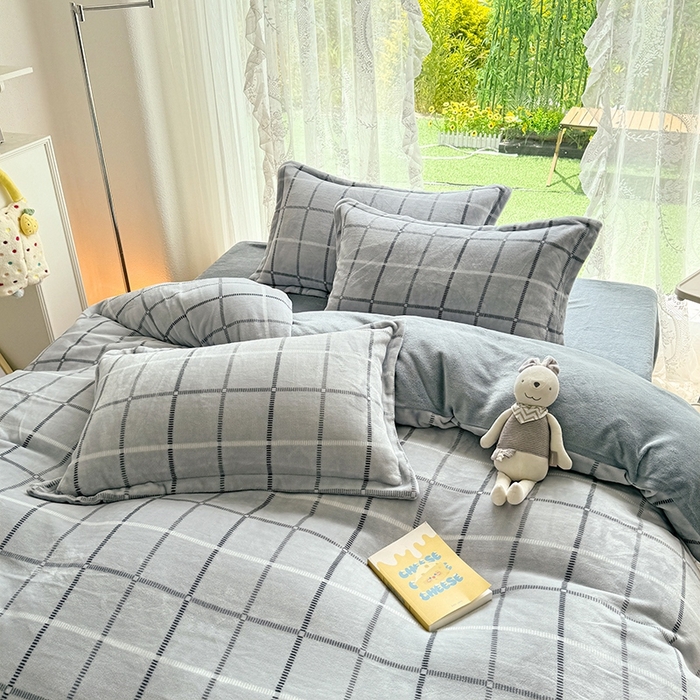 91家纺网 家纺一手货源 找家纺 丫丫家纺 2024新款加厚保暖牛奶绒印花四件套 光辉岁月