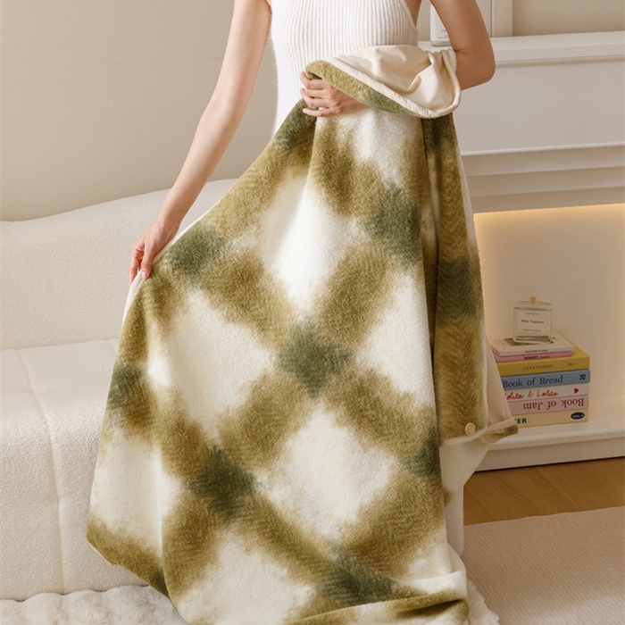 91家纺网 家纺一手货源 找家纺 金奇达家纺 2024新款【多莉羊绒】多功能毛毯披肩毯毯子 普达拉绿