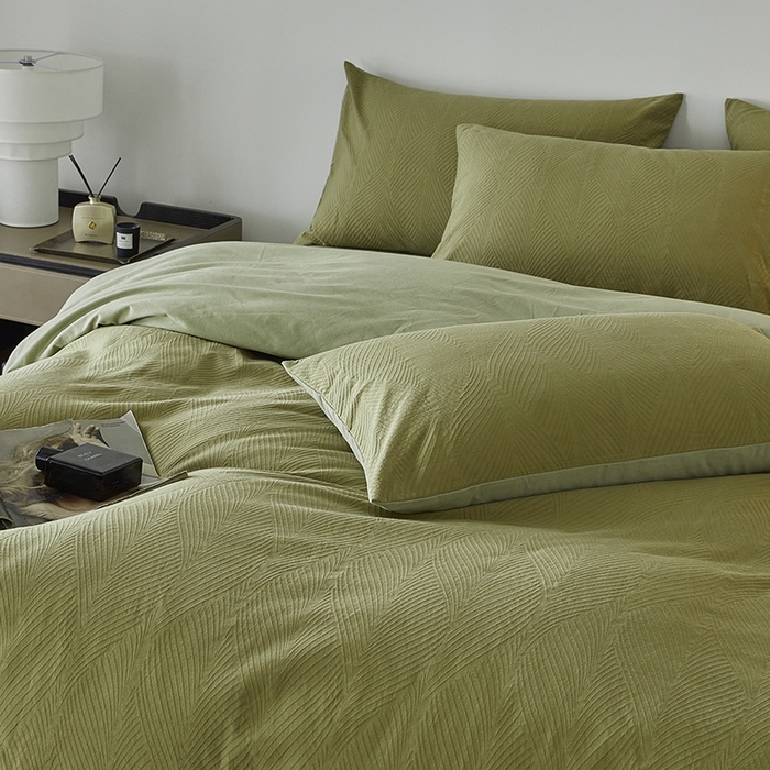 91家纺网 家纺一手货源 找家纺 2024新款全棉色织提花磨毛欧佩斯四件套-场景二 欧佩斯-松茶