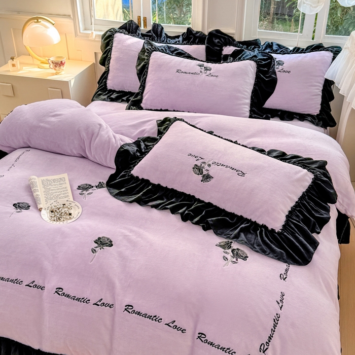 91家纺网 家纺一手货源 找家纺 凯美家居 2024新款法式牛奶绒刺绣四件套-欧雅 场景二 欧雅-浅紫