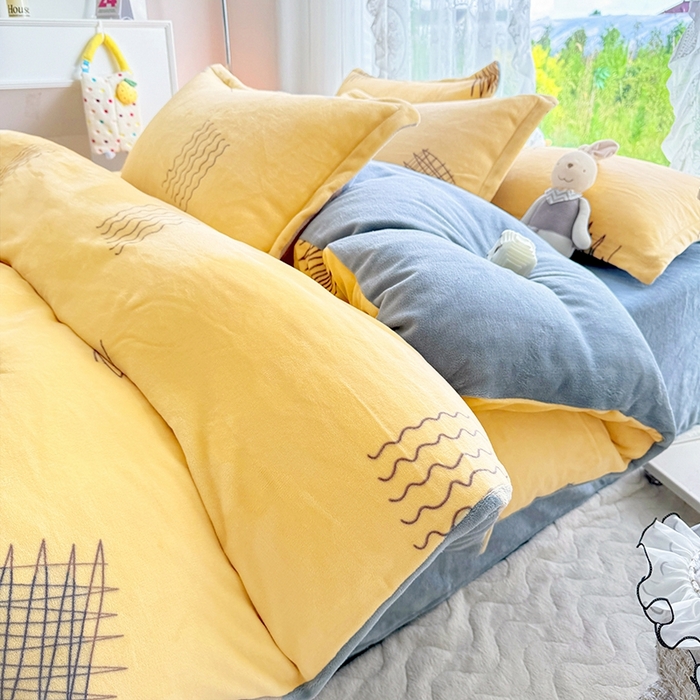 91家纺网 家纺一手货源 找家纺 丫丫家纺 2024新款加厚保暖牛奶绒印花四件套 金色年华