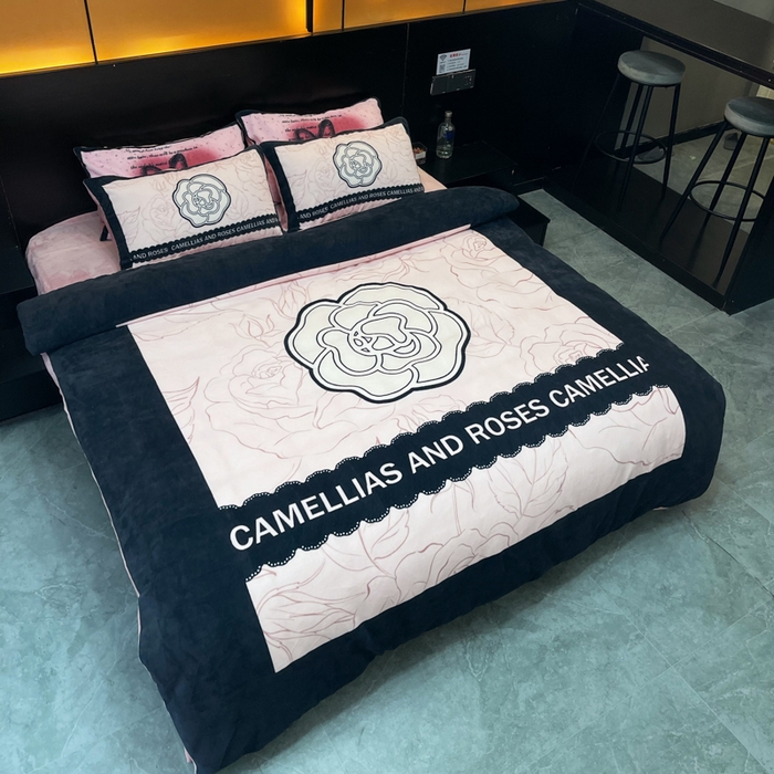 91家纺网 家纺一手货源 找家纺 花沐家居 2024牛奶绒印花四件套山茶粉