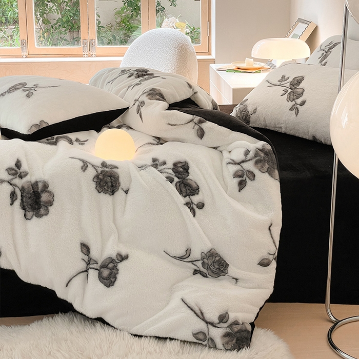 91家纺网 家纺一手货源 找家纺 安哆啦家纺 2024新款ins风高克重兔毛绒四件套 黑玫瑰