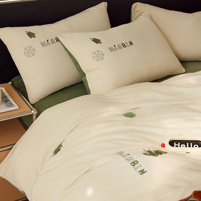 91家纺网 家纺一手货源 找家纺 2024新款牛奶绒立体贴布绣四件套 大衣小土豆