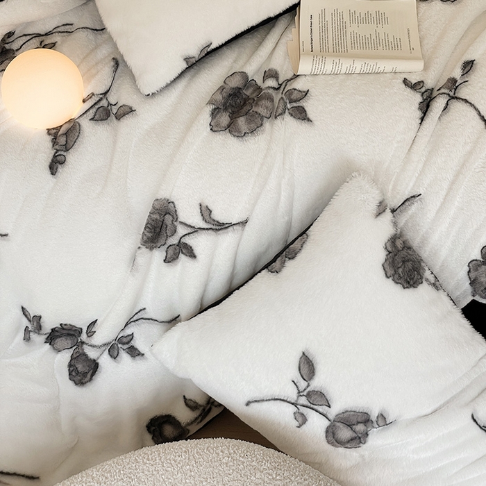 91家纺网 家纺一手货源 找家纺 安哆啦家纺 2024新款ins风高克重兔毛绒四件套 黑玫瑰