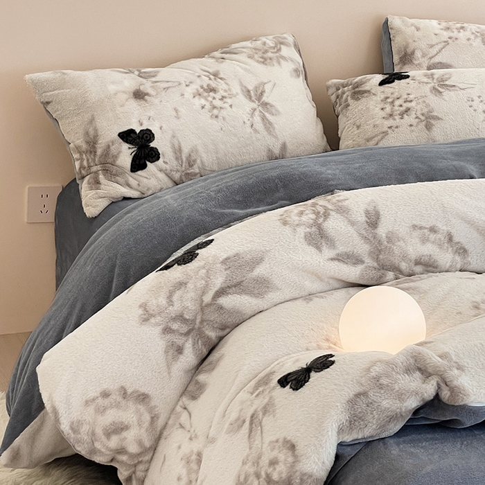 91家纺网 家纺一手货源 找家纺 安哆啦家纺 2024新款ins风高克重兔毛绒四件套 有蝶