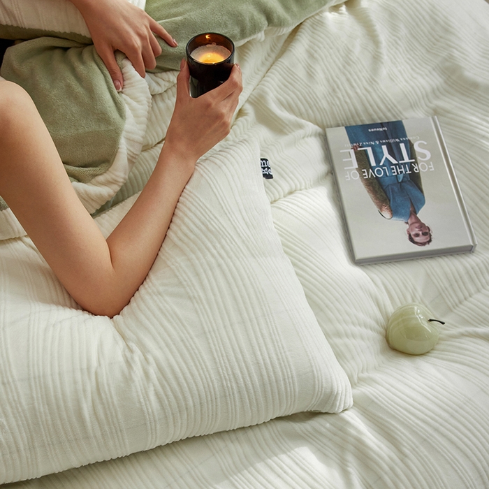 91家纺网 家纺一手货源 找家纺 2024新款全消光牛奶绒立体提花曲纹四件套 提花绒曲-春风绿提花绒曲-春风绿