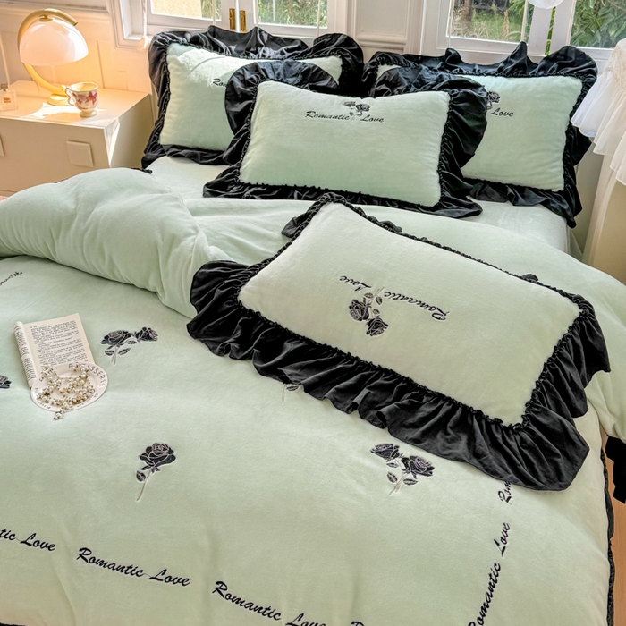 91家纺网 家纺一手货源 找家纺 凯美家居 2024新款法式牛奶绒刺绣四件套-欧雅 场景二 欧雅-浅绿