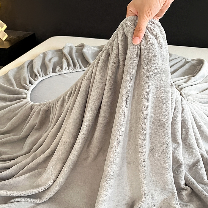 91家纺网 家纺一手货源 找家纺 2025新款A类牛奶绒刺绣床笠-森迪 森迪-薄雾灰