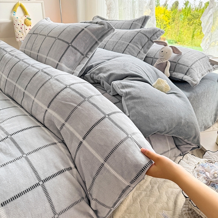 91家纺网 家纺一手货源 找家纺 丫丫家纺 2024新款加厚保暖牛奶绒印花四件套 光辉岁月