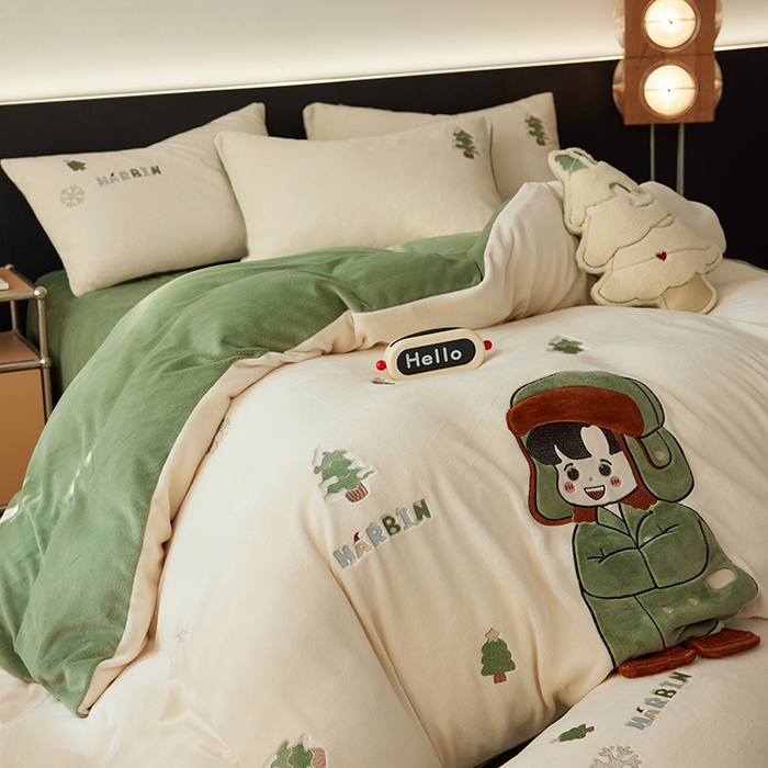 91家纺网 家纺一手货源 找家纺 2024新款牛奶绒立体贴布绣四件套 大衣小土豆