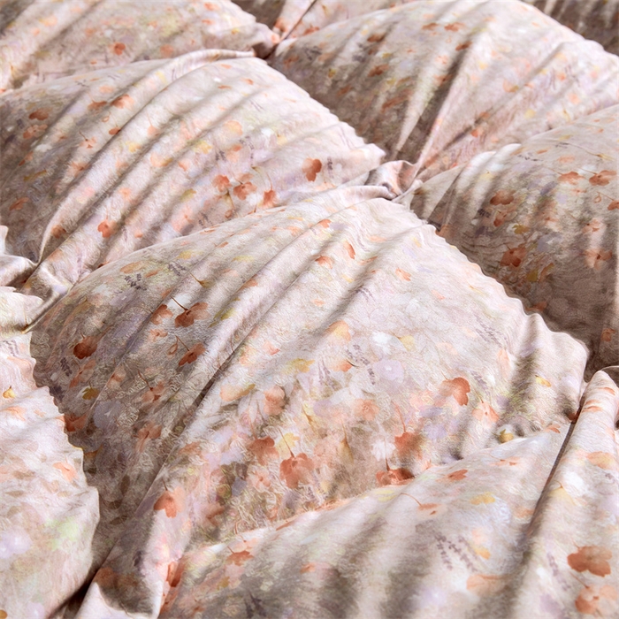 91家纺网 家纺一手货源 找家纺 静若居羽绒被壳 2024羽绒被壳印花糯棉静音软糯面料羽绒被壳厂家直销 小碎花粉卡其