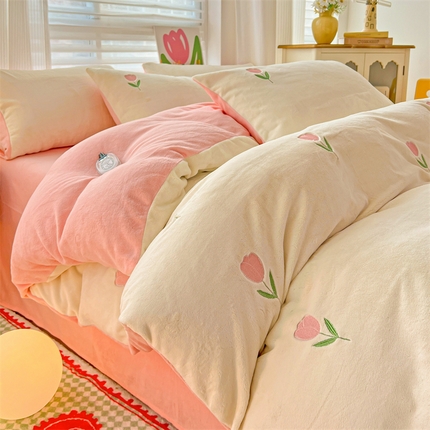 91家纺网 家纺一手货源 找家纺 （总）灰鲸 2025新款牛奶绒郁金香蝴蝶结满绣套四件套