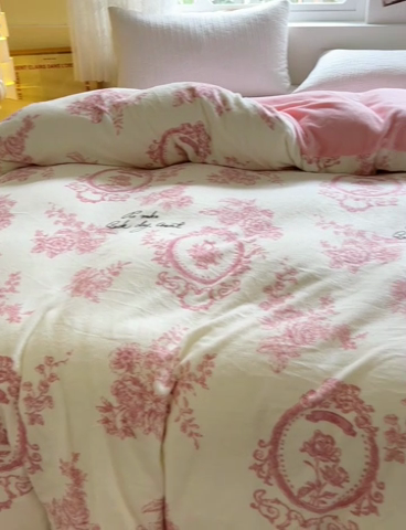 91家纺网 家纺一手货源 找家纺 卡普二店 2024新款牛奶绒印花单被套 浪漫玫瑰