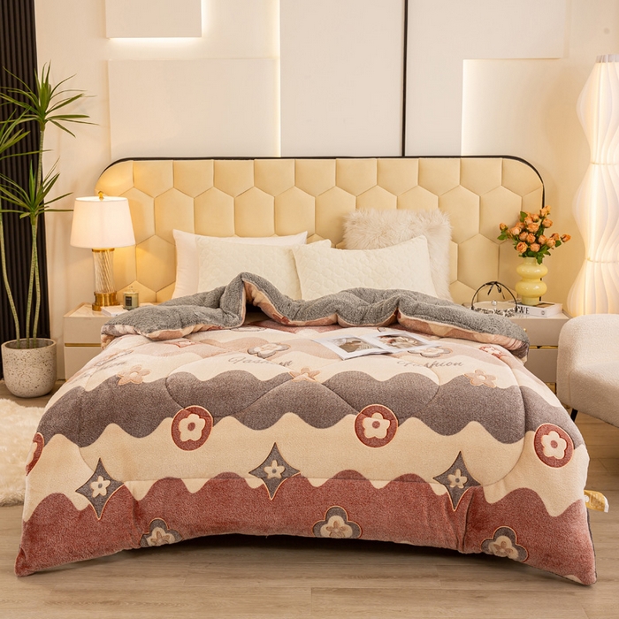 91家纺网 家纺一手货源 找家纺 2025新款直播雪花绒冬被法莱绒羊羔绒牛奶绒被子被芯 四叶草