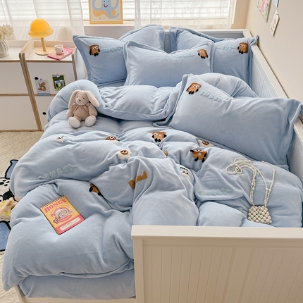 芯贝儿 2024新款简约小清新加厚保暖牛奶绒毛巾绣花宝宝绒雕花绒法莱绒四件套面包牛奶--天空蓝