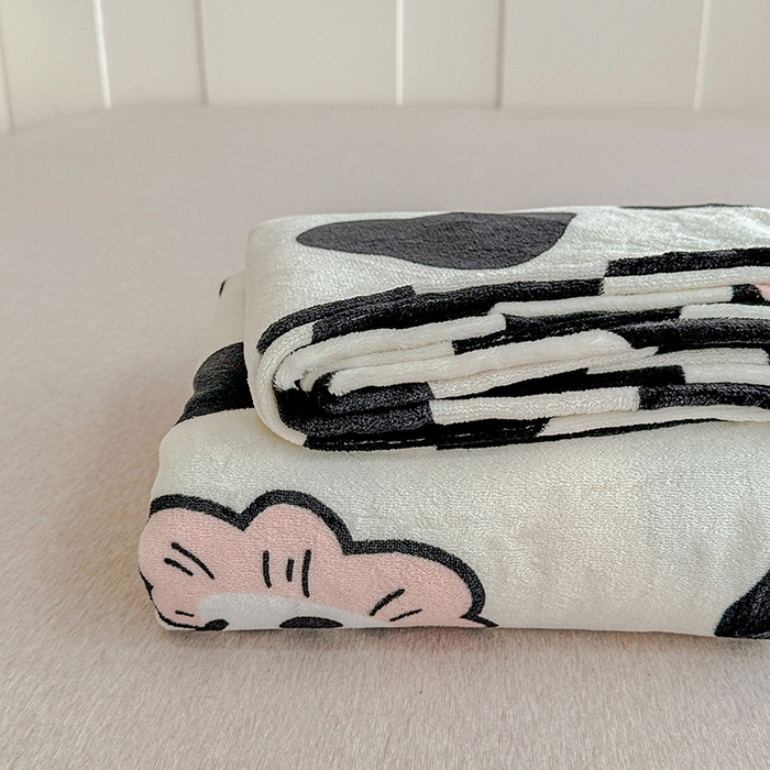 91家纺网 家纺一手货源 找家纺 卡普二店 2024新款牛奶绒印花单床单 奶牛杯