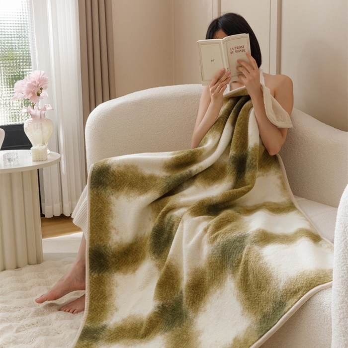 91家纺网 家纺一手货源 找家纺 金奇达家纺 2024新款【多莉羊绒】多功能毛毯披肩毯毯子 普达拉绿