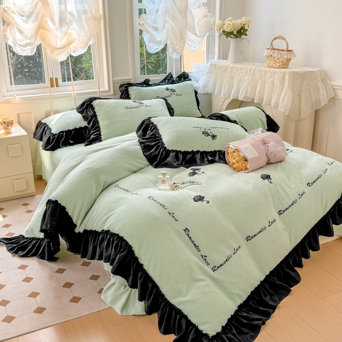 91家纺网 家纺一手货源 找家纺 凯美家居 2024新款法式牛奶绒刺绣四件套-欧雅 场景二 欧雅-浅绿