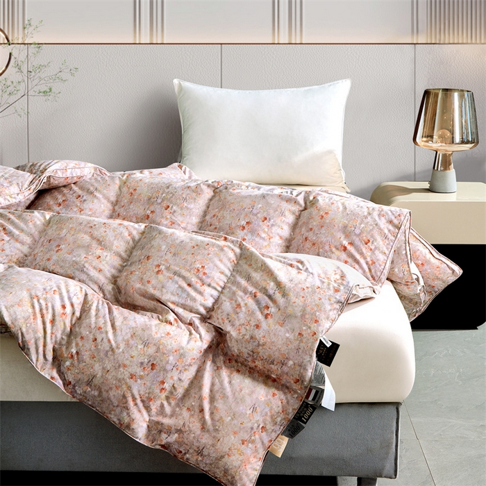 91家纺网 家纺一手货源 找家纺 静若居羽绒被壳 2024羽绒被壳印花糯棉静音软糯面料羽绒被壳厂家直销 小碎花粉卡其