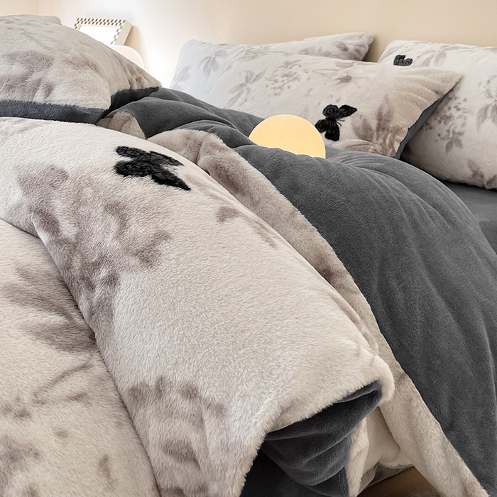 91家纺网 家纺一手货源 找家纺 安哆啦家纺 2024新款ins风高克重兔毛绒四件套 有蝶