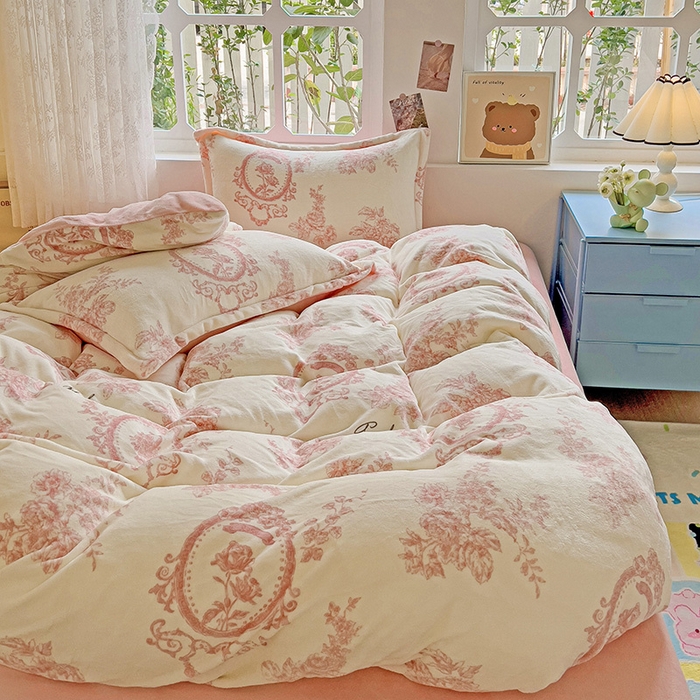 91家纺网 家纺一手货源 找家纺 卡普二店 2024新款牛奶绒印花单被套 浪漫玫瑰