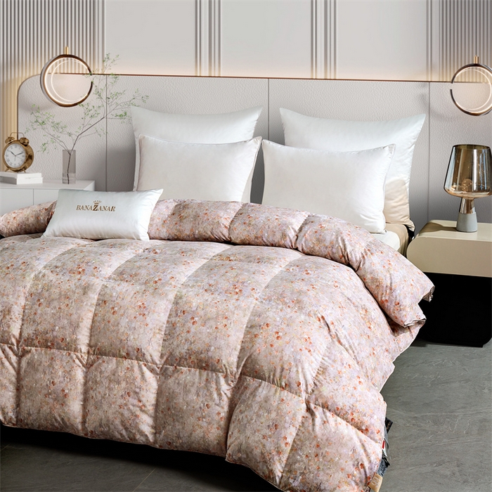 91家纺网 家纺一手货源 找家纺 静若居羽绒被壳 2024羽绒被壳印花糯棉静音软糯面料羽绒被壳厂家直销 小碎花粉卡其