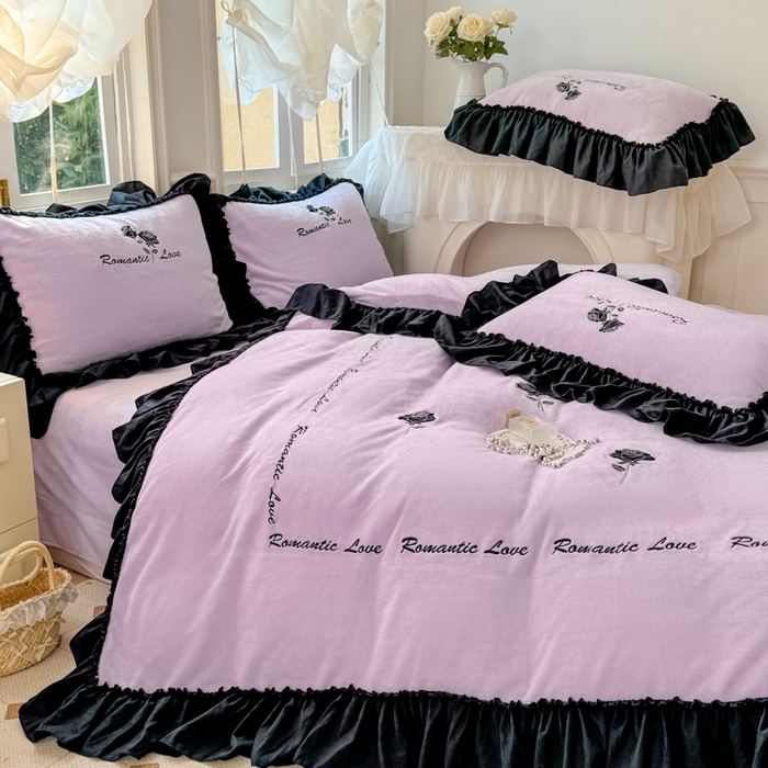 91家纺网 家纺一手货源 找家纺 凯美家居 2024新款法式牛奶绒刺绣四件套-欧雅 场景二 欧雅-浅紫