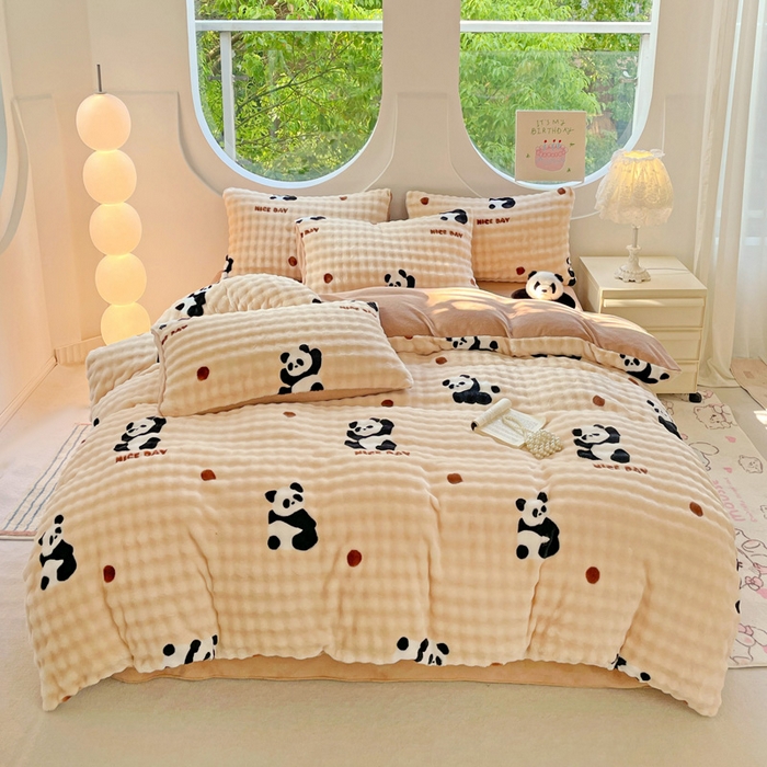 91家纺网 家纺一手货源 找家纺 金梦拉家纺 2024直播爆款牛奶绒泡泡绒印花四件套 泡泡绒印花-熊猫咖