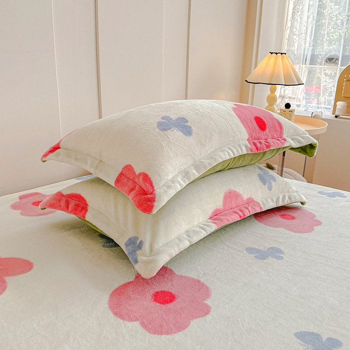 91家纺网 家纺一手货源 找家纺 卡普二店 2024新款牛奶绒印花单床单 花漾