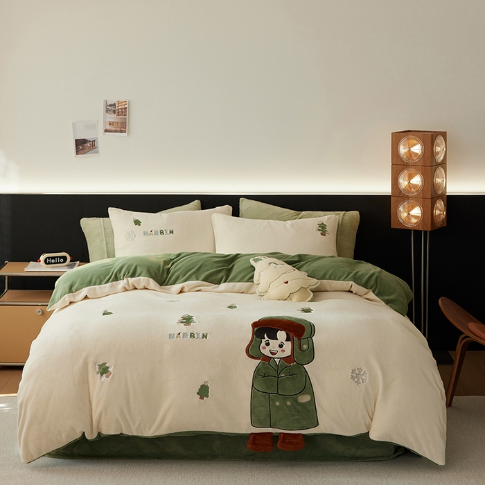 91家纺网 家纺一手货源 找家纺 2024新款牛奶绒立体贴布绣四件套 大衣小土豆