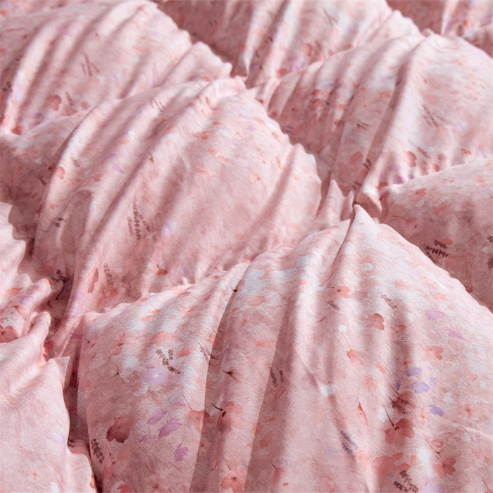 91家纺网 家纺一手货源 找家纺 静若居羽绒被壳 2024羽绒被壳印花糯棉静音软糯面料羽绒被壳厂家直销 小碎花嫩粉色