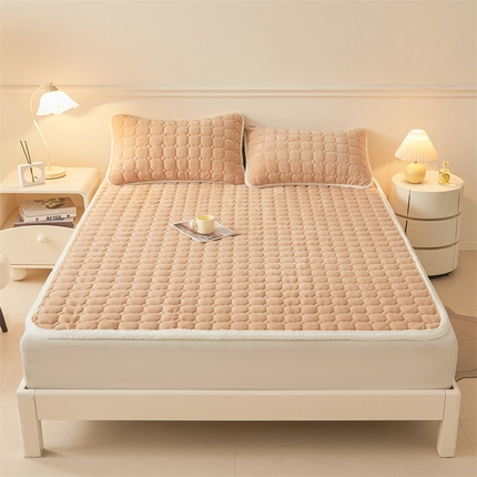 91家纺网 家纺一手货源 找家纺 （总）予梦家纺 2024新款纯色牛奶绒夹棉床褥床护垫-莫甘娜