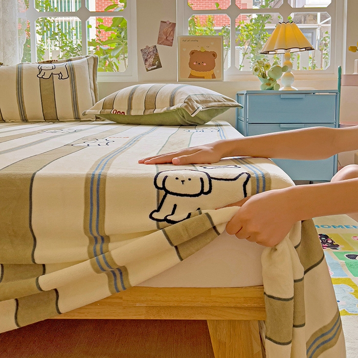 91家纺网 家纺一手货源 找家纺 卡普二店 2024新款牛奶绒印花单床单 呆萌狗狗