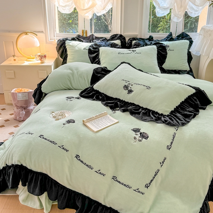 91家纺网 家纺一手货源 找家纺 凯美家居 2024新款法式牛奶绒刺绣四件套-欧雅 场景二 欧雅-浅绿