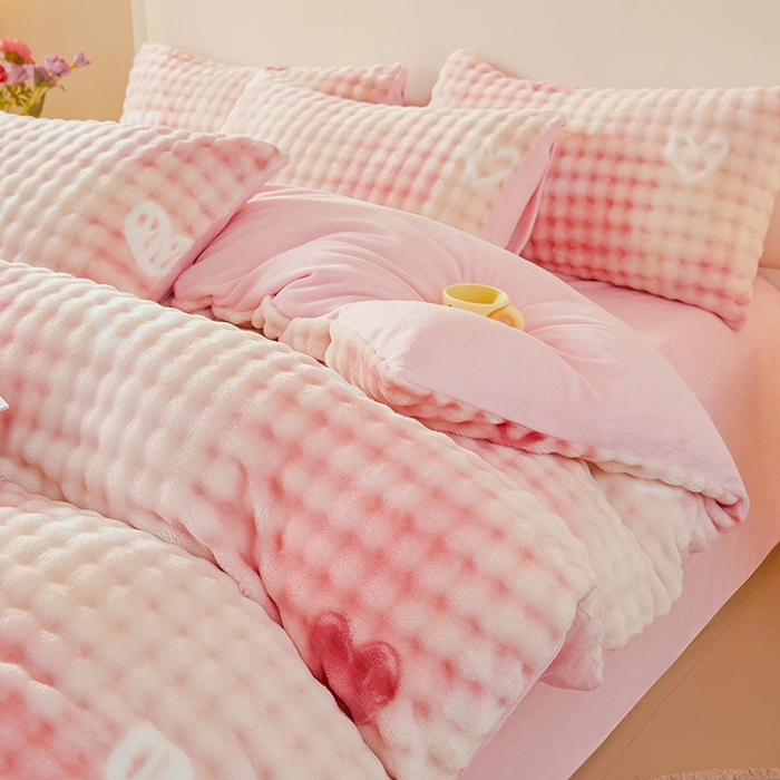 91家纺网 家纺一手货源 找家纺 巧格家纺 2025新款A类加厚泡泡牛奶绒印花工艺立体泡泡四件套（买家秀联系商家） 梦幻空间