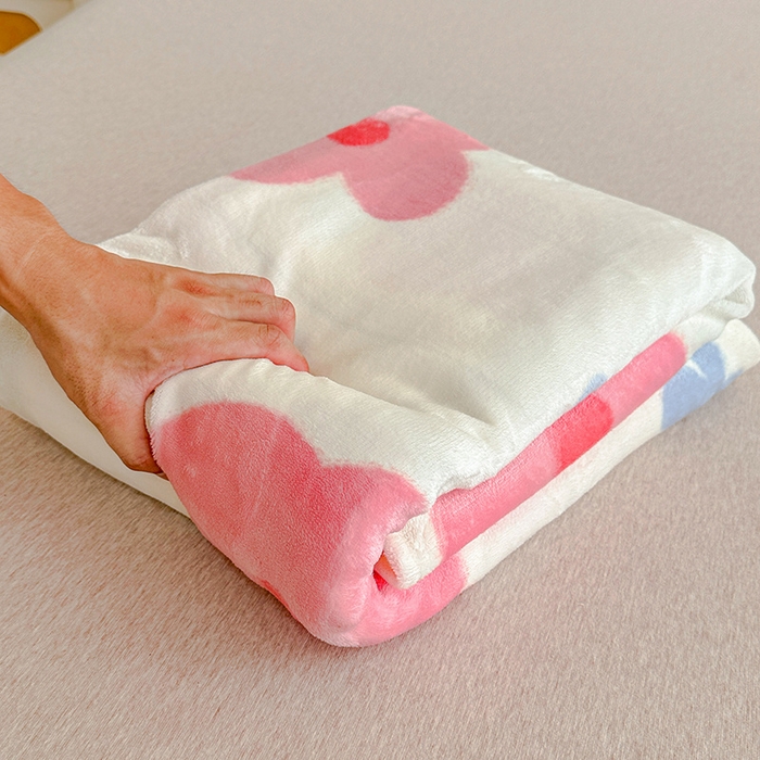 91家纺网 家纺一手货源 找家纺 卡普二店 2024新款牛奶绒印花单床单 花漾