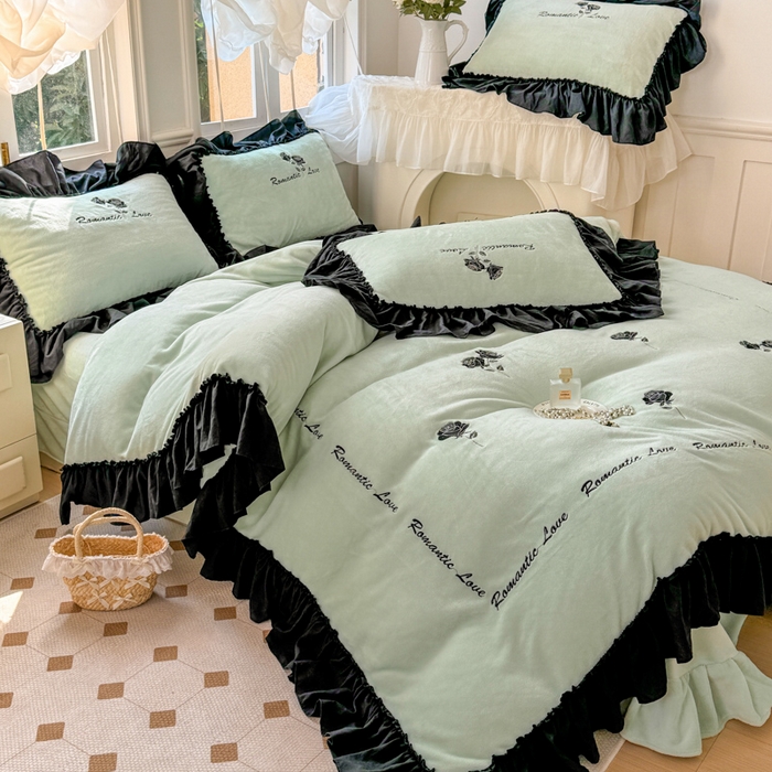 91家纺网 家纺一手货源 找家纺 凯美家居 2024新款法式牛奶绒刺绣四件套-欧雅 场景二 欧雅-浅绿