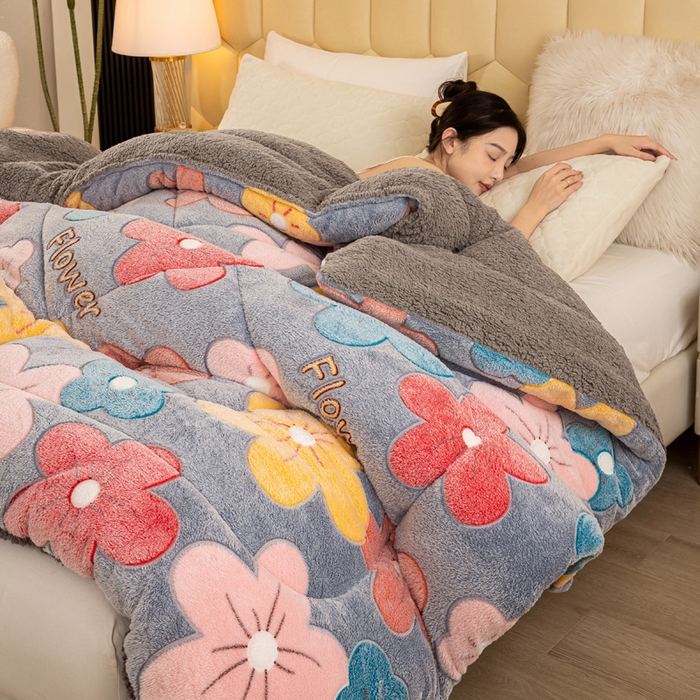 91家纺网 家纺一手货源 找家纺 2025新款直播雪花绒冬被法莱绒羊羔绒牛奶绒被子被芯 复古大花